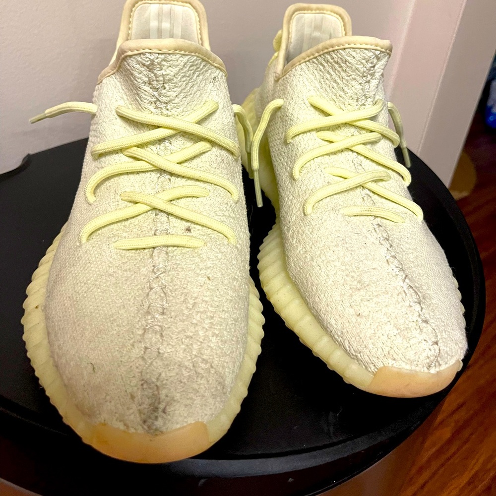 adidas Yeezy Boost 350 V2
Butter